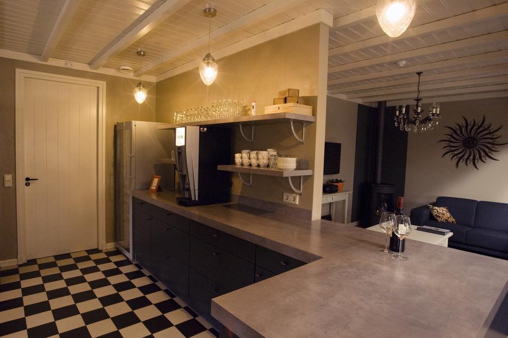 Bed and Breakfast Oranje Hoeve Хеленавен Экстерьер фото